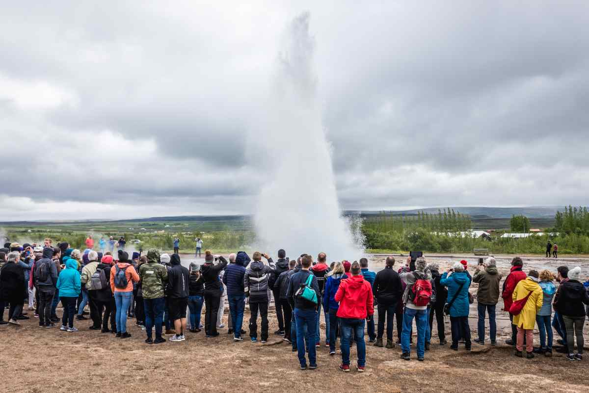 Crowds in Iceland