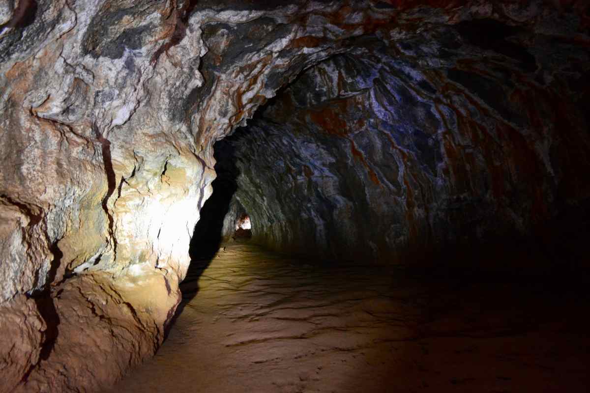 Lava tube Iceland