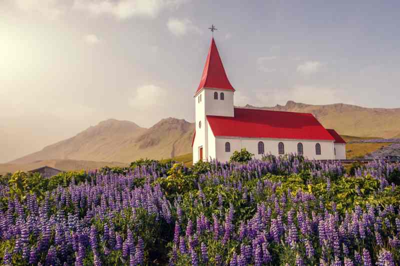 Vik y Mydral Church