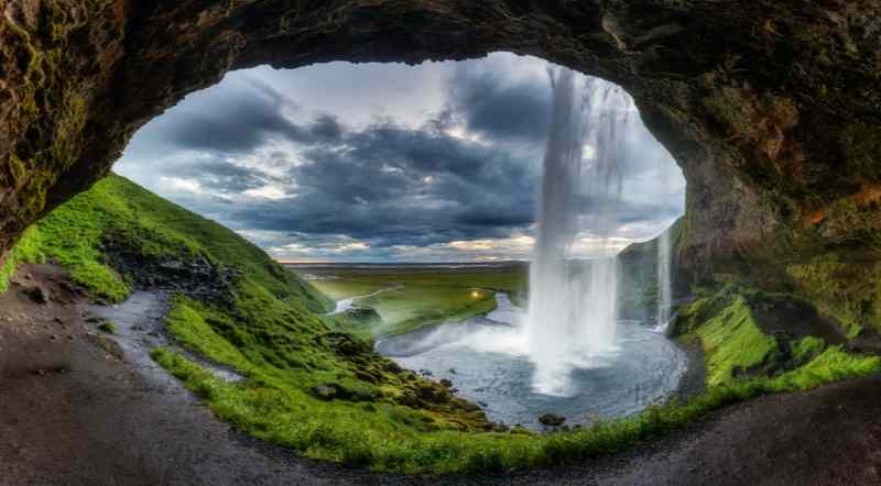 seljalandsfoss waterfall