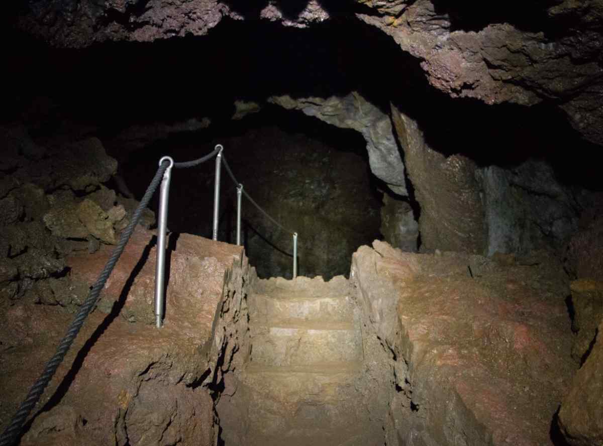 Vatnshellir cave