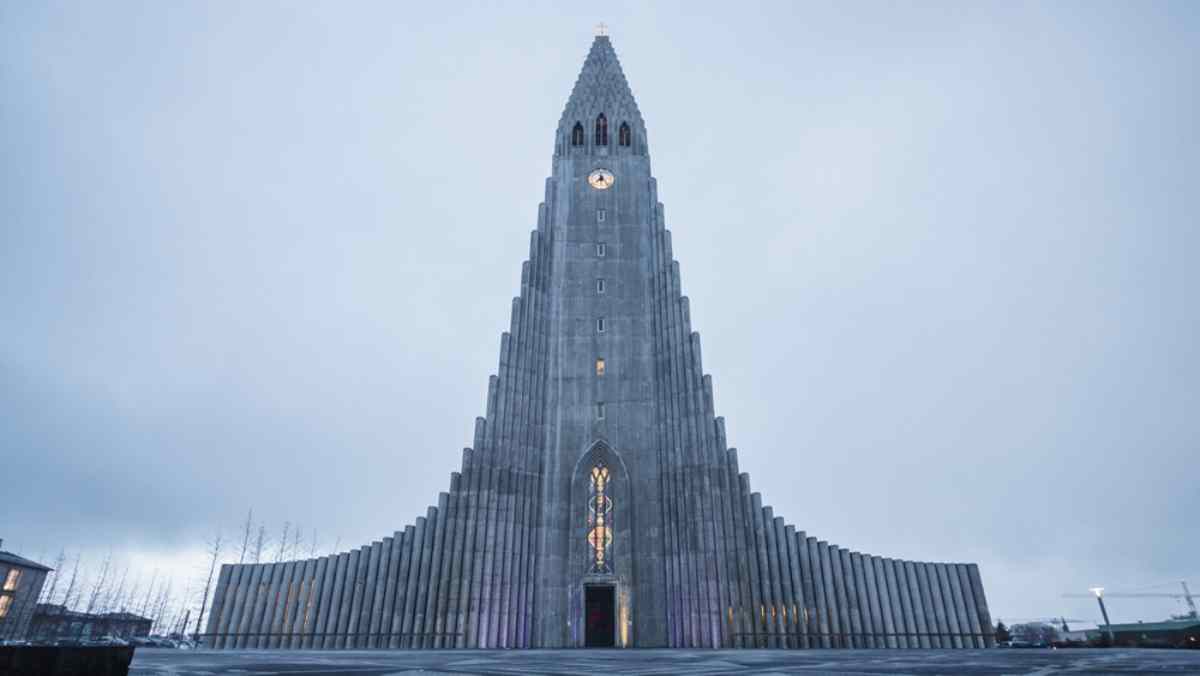 Frontal view of Hallgrimskirkja