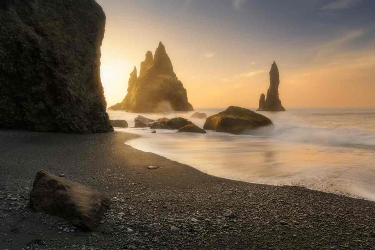 The Unique Appeal of Reynisfjara&rsquo;s Black Sands
