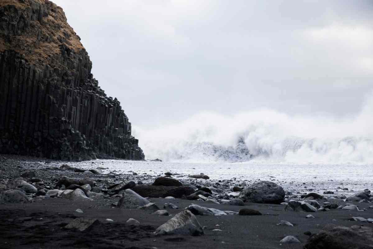 Sneaker waves at reynisfjara beach