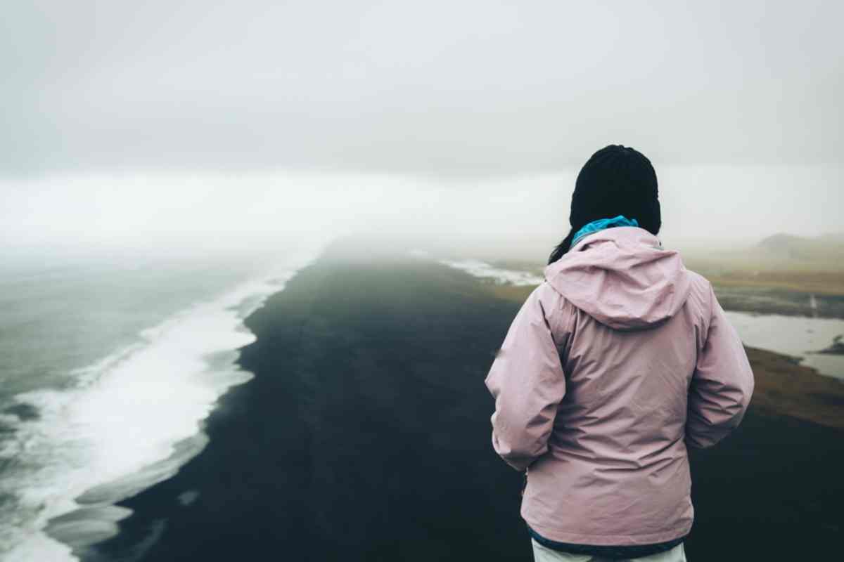 Tourist enjoying the views to Reynisfjara beach