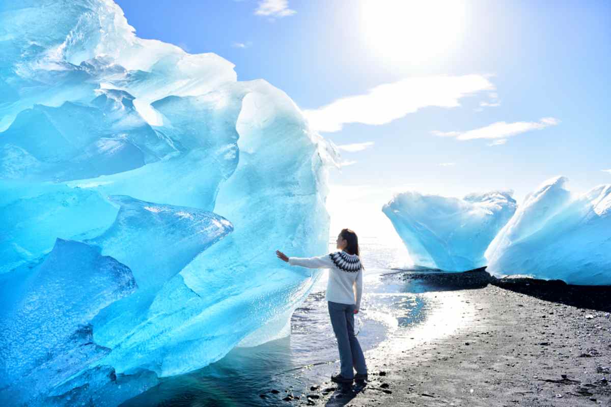 Icebergs at diamond beach
