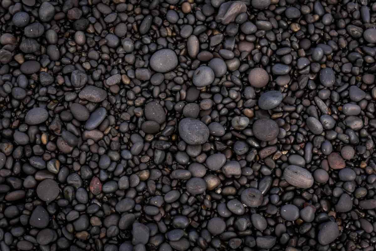 djupalonssandur beach black pebbles
