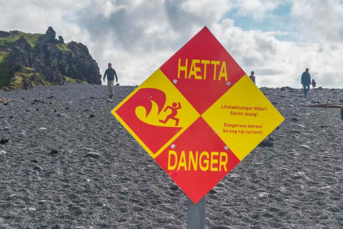 Safety and warning sign at Djúpalónssandur