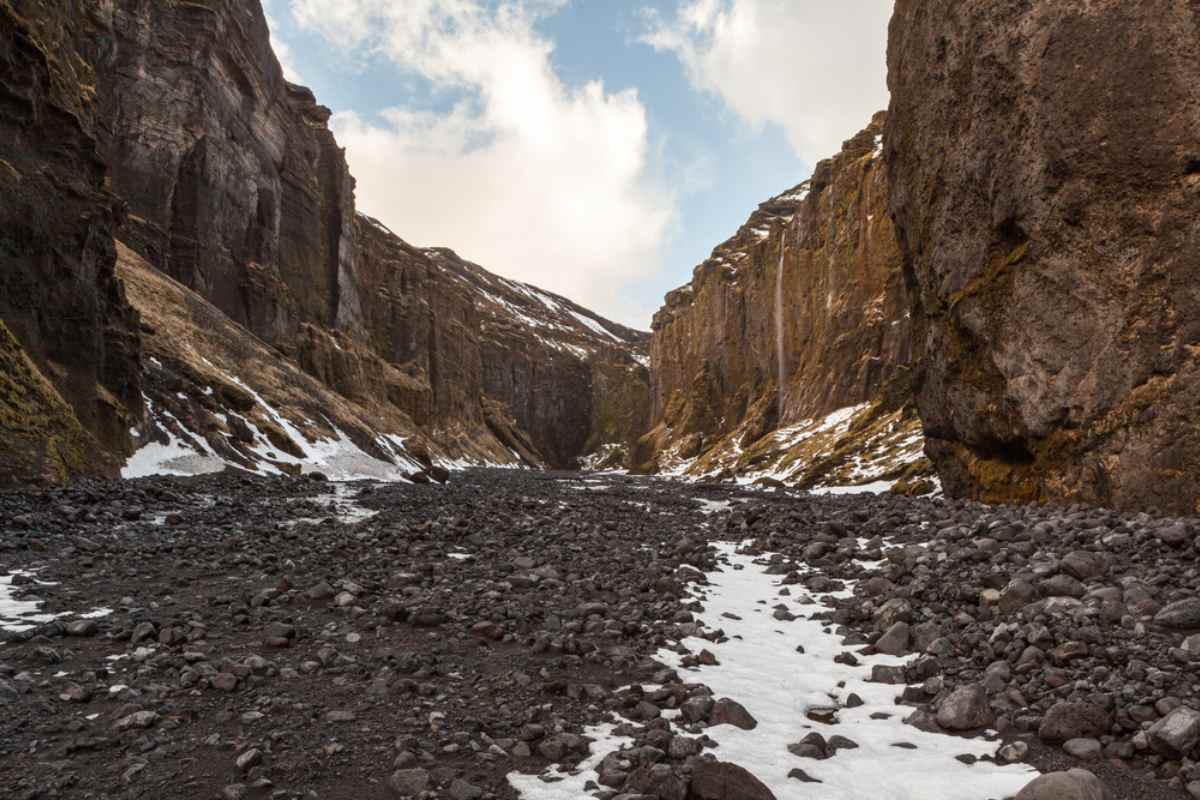 Stone walls of stakkholtsgja canyon