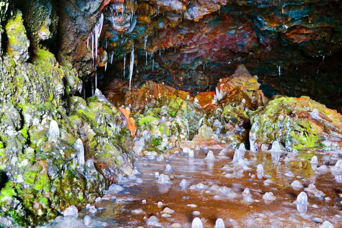 Vatnshellir cave tour