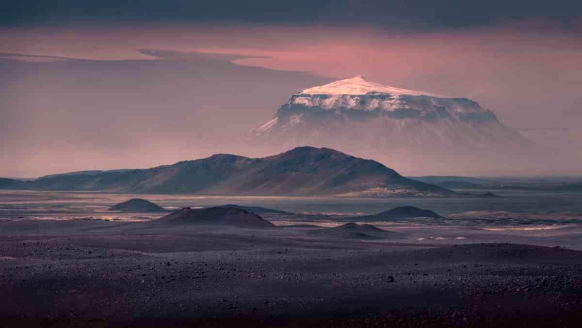 Herdubreid volcano, highlands
